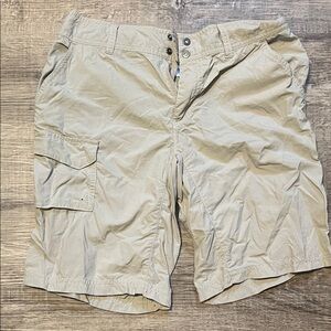 Columbia Beige Cargo Shorts